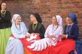 Na Nikiszowcu trwają zdjęcia do spektaklu "Idą powstańcy" z udziałem Zespołu Pieśni i Tańca "Śląsk" 