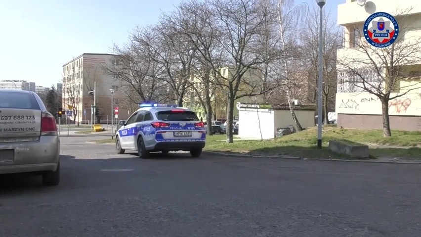 #ZostańWDomu. Policja z radiowozów nawołuje do pozostania w domach 