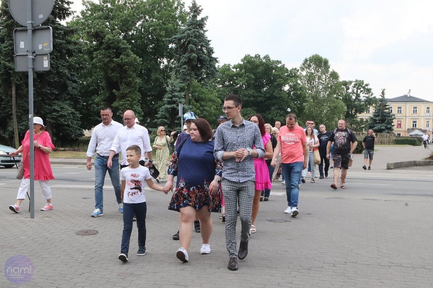Spacer mieszkańców z prezydentem Markiem Wojtkowskim po Śródmieściu [zdjęcia]