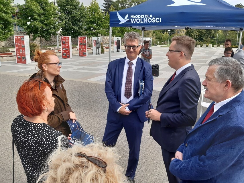 Konfederacja na Plantach w Goleniowie. Poseł Robert Winnicki chce Polski na nowo