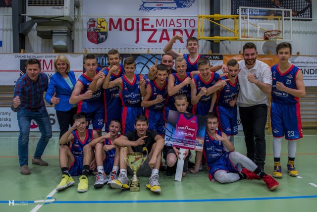 W Żarach odbył się półfinał mistrzostw Polski w koszykówce młodzików. Do wielkiego finału awansowała miejscowa drużyna BC Swiss Krono Żary i UKS Ósemka Basket Wejherowo.