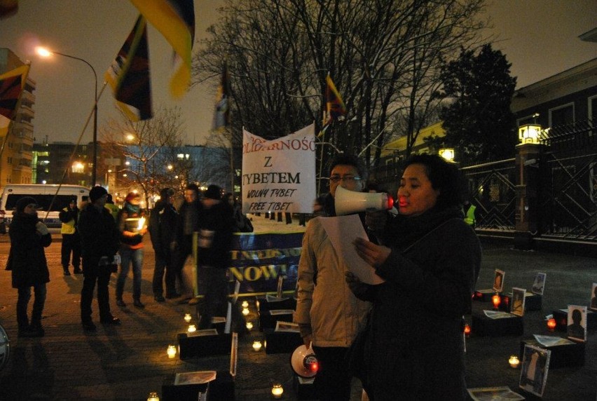Warszawa: Na Placu Zamkowym wołali o wolny Tybet [ZDJĘCIA]