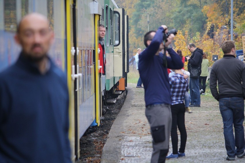 Pociąg turystyczny "Borowik" odwiedził zapomniane dworce w naszym powiecie [GALERIA]