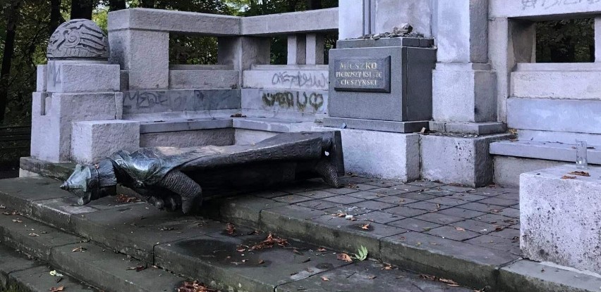 Figura Mieszka I Cieszyńskiego spadła z pomnika
