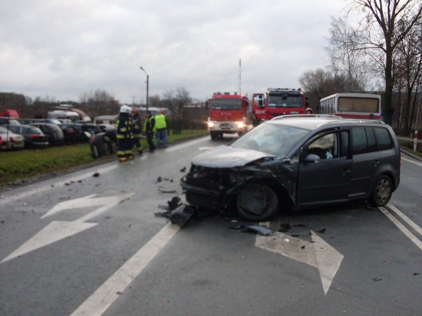 Wypadek w Brzeźnie. Zderzyły się dwa samochody