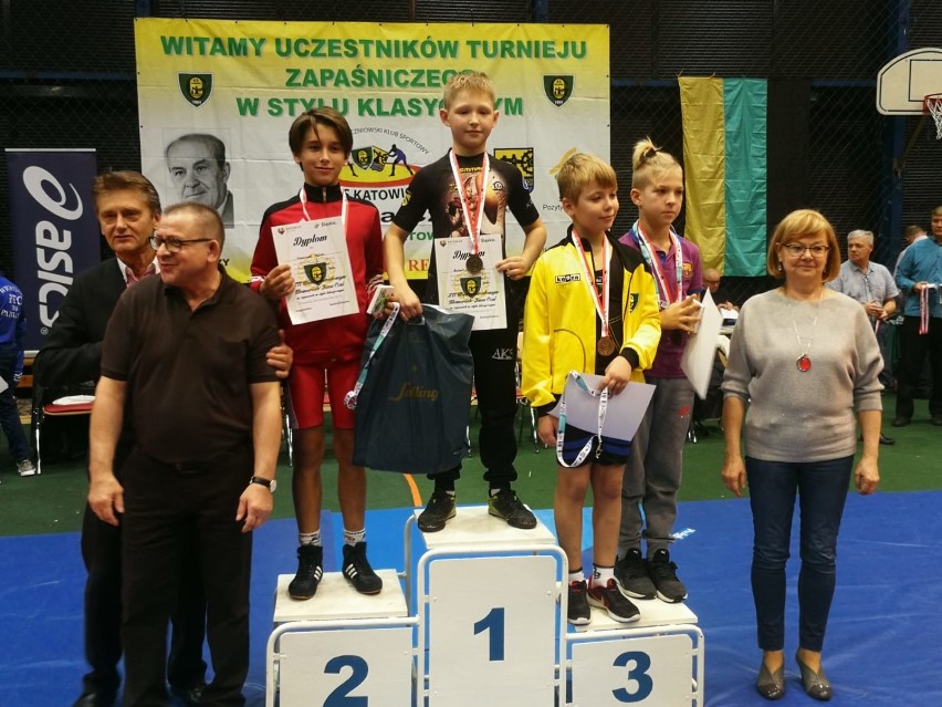 Pięć medali zapaśników ZKS Radomsko w Katowicach [ZDJĘCIA]