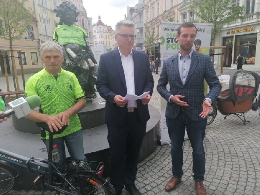 Andrzej Huszcza, Janusz Kubicki, Robert Górski zachęcają...