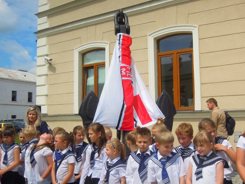 Zamość: Odsłonili kotwicę na Rynku Solnym