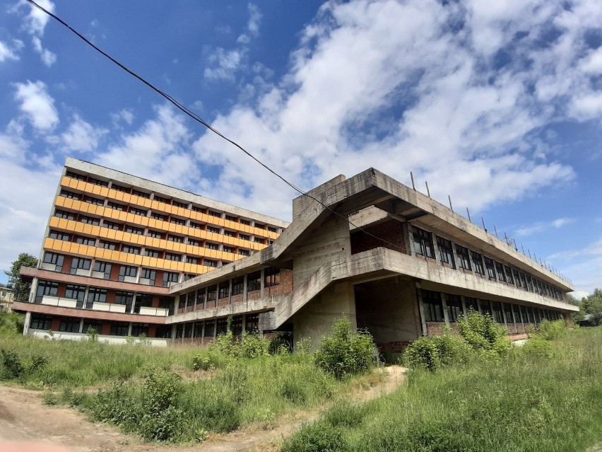 Niedokończone sanatorium w Nałęczowie. Zobaczcie zdjęcia z wnętrza budynku 