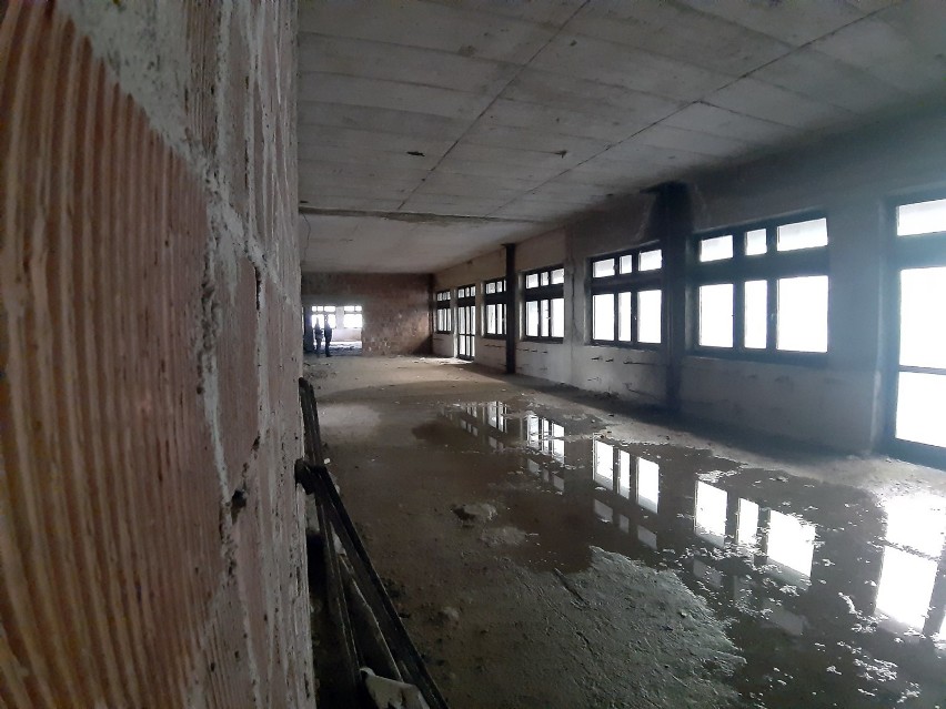 Niedokończone sanatorium w Nałęczowie. Zobaczcie zdjęcia z wnętrza budynku 