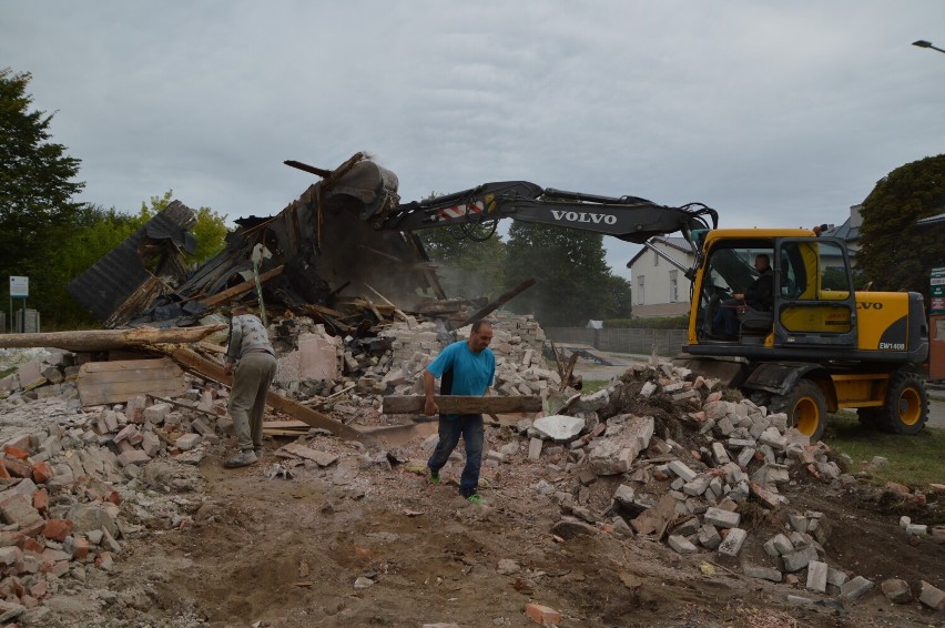 Dom rodziny Pyrów ze Słosinka jest już zburzony. Trwa porządkowanie terenu. Potrzebna jest pomoc | ZDJĘCIA+WIDEO