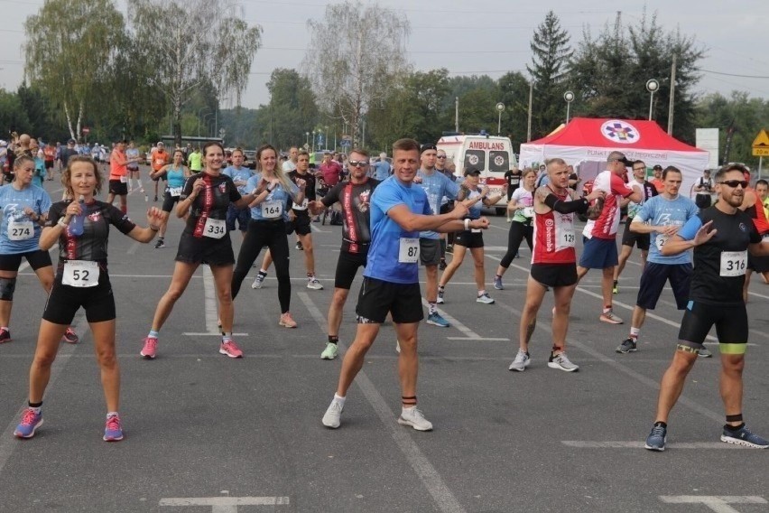 Uczestnicy 15. Półmaratonu Dąbrowskiego pobiegną nową trasą....