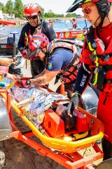 Na Jeziorze Nyskim wywrócił się kajak. Ratownicy nyskiego WOPR ćwiczyli na wodzie. Przy okazji odbywał się piknik