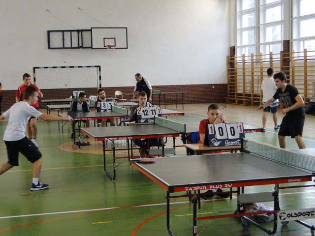 Turniej tenisa stołowego w Czerninie - finał rozgrywek kategorii gimnazjalistów