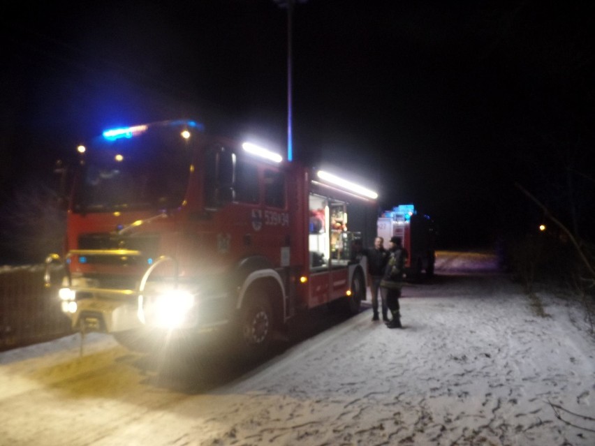 Gmina Dobrzany. We wtorek wieczorem wybuchł pożar. Spłonął samochód i garaż 