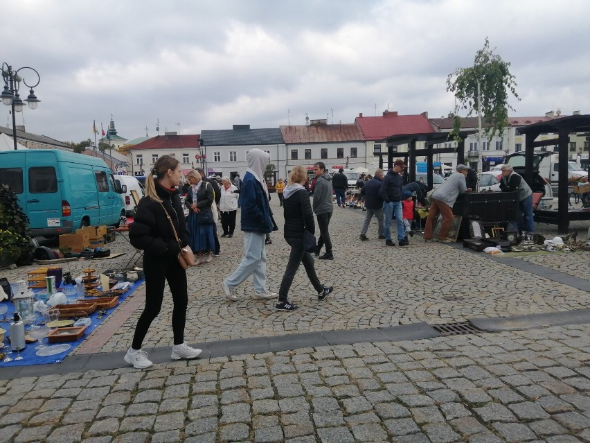 Trwają targi kolekcjonerów w Skierniewicach. Wystawców jest wyjątkowo dużo. Co można kupić?