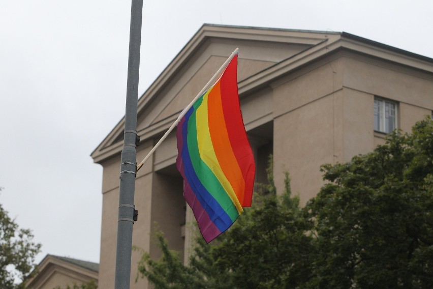 Pride Week: Na ulicach Poznania pojawiły się tęczowe flagi