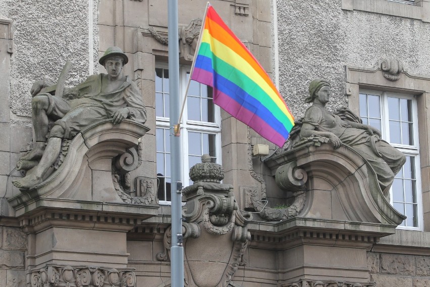 Pride Week: Na ulicach Poznania pojawiły się tęczowe flagi