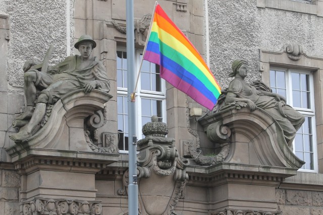 Pride Week: Na ulicach Poznania pojawiły się tęczowe flagi