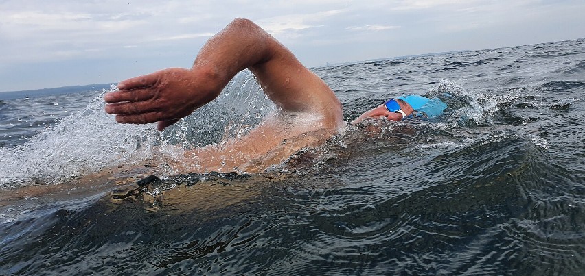 Pływak zimowy Piotr Biankowski z Rumi zmierzy się z legendarnym szkockim jeziorem Loch Ness
