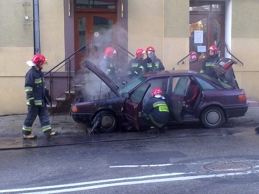 Na ul. Narutowicza zapalił się samochód