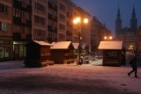 Spore opady śniegu na koniec zimy w Legnicy, zima nie odpuszcza 
