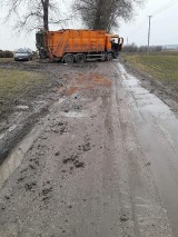 Ulica zmieniła się w bagno... samochody dosłownie toną! Co na to władze miasta? 