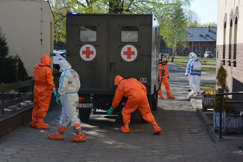 Sytuacja w Domu Pomocy Społecznej normalizuje się. 23 kwietnia ewakuowano 4 pensjonariuszy do poznańskiego szpitala. Na ten moment nikt z przebywających w budynku przy ulicy Podgórnej nie jest zakażony koronawirusem