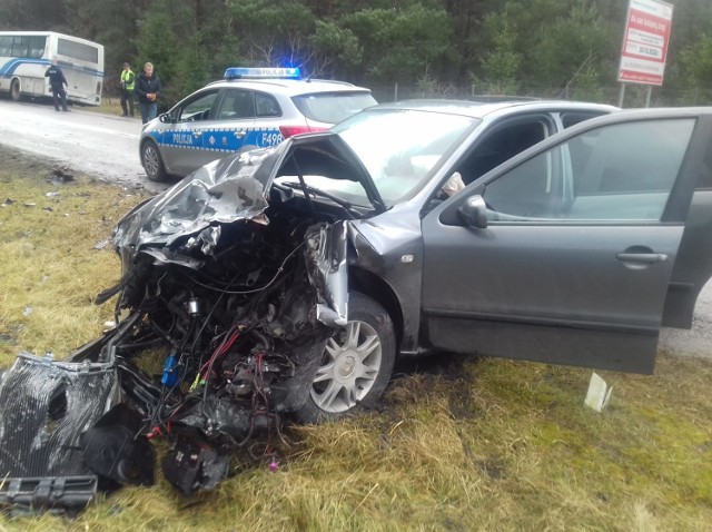 Gmina Gidle: Wypadek w Młynku. Czołowe zderzenie seata z autobusem