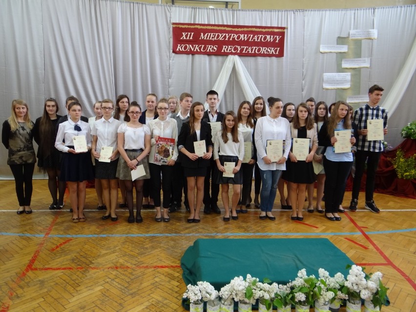 Wieluń: Uczniowie recytowali poezję Mickiewicza