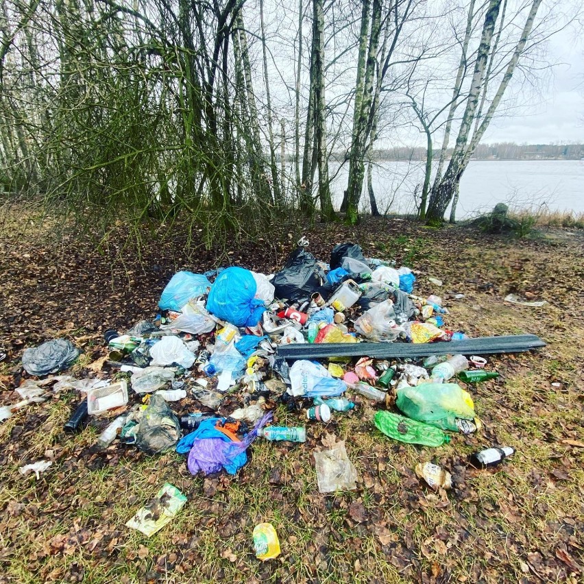 Szałe zmienia się w dzikie wysypisko śmieci