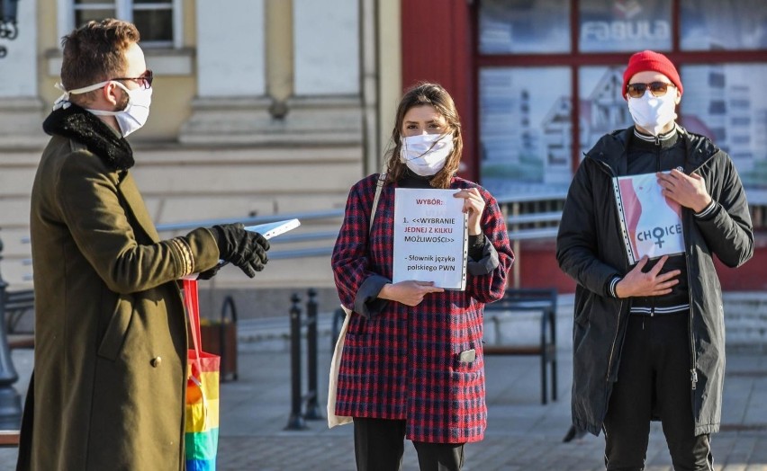 Bydgoszczanie protestowali na Starym Rynku przeciwko...