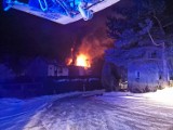 Pożar budynku w Jabłowie. Strażacy przez sześć godzin walczyli z ogniem, straty są potężne