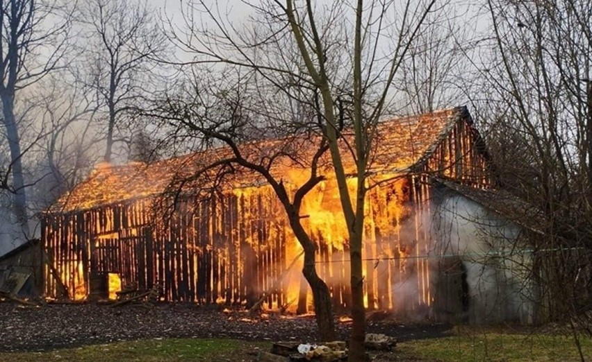 W Nakle spłonęła stodoła. Na szczęście nikt nie ucierpiał podczas pożaru