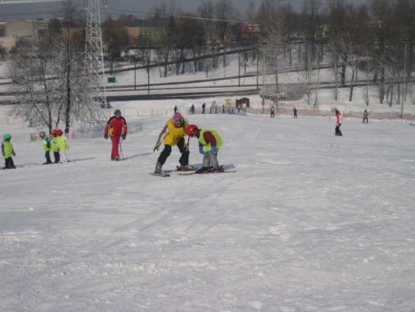 Treningi w szkółce narciarskiej