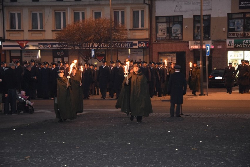Obchody 100-lecia odzyskania niepodległości na pl. 11 Listopada w Łasku [zdjęcia i film]