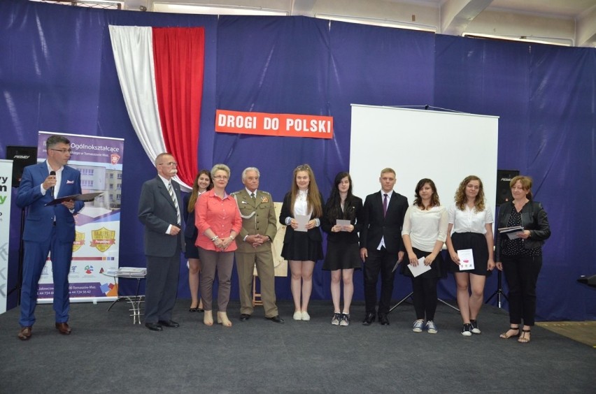 Finał projektu "Drogi do Polski" w Tomaszowie. Wręczono certyfikaty uczestnikom projektu