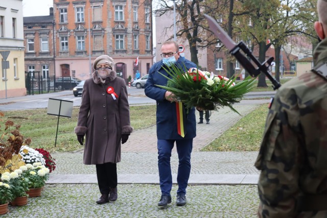 Delegacje złożyły kwiaty pod pomnikiem Powstańców Wielkopolskich w Inowrocławiu