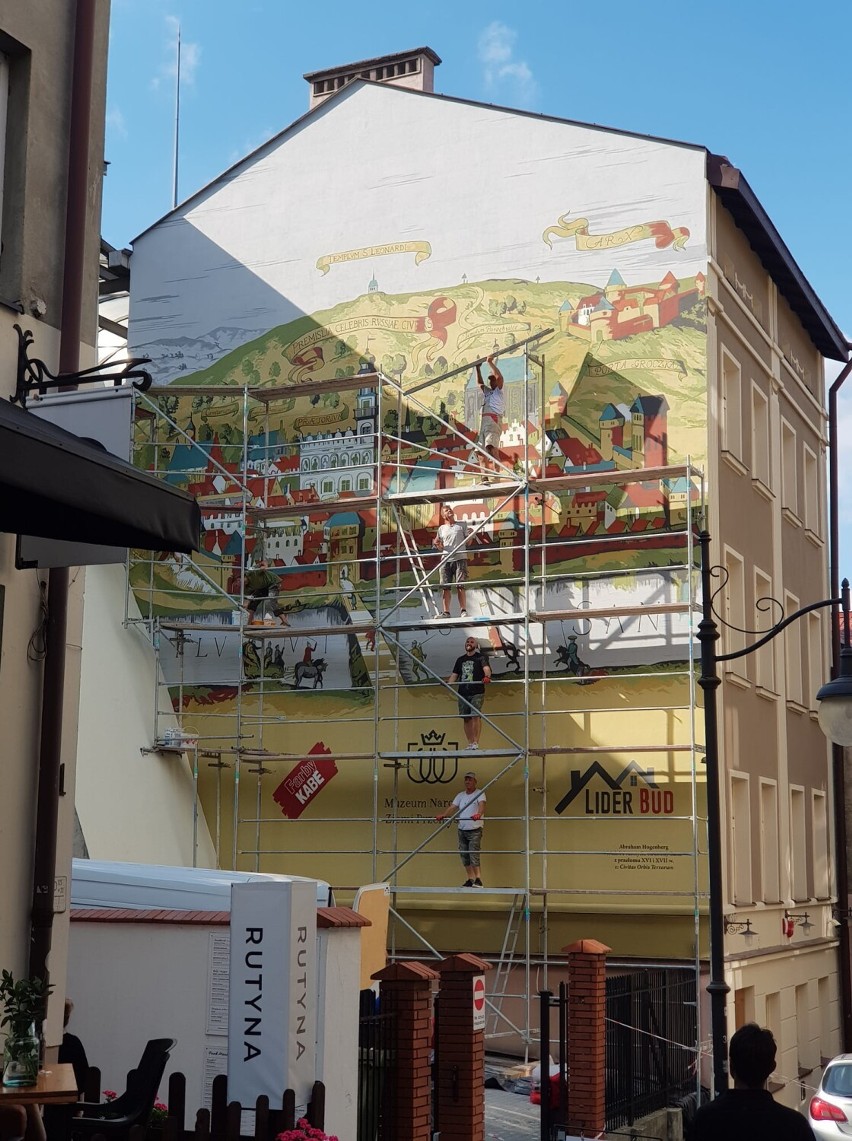 Nowy mural powstał na ścianie kamienicy przy ul. Serbańskiej...