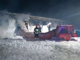Duży pożar w szwalni w Rokicinach Kolonii gasiło 70 strażaków. Ponad 2,5 mln zł strat [ZDJĘCIA]