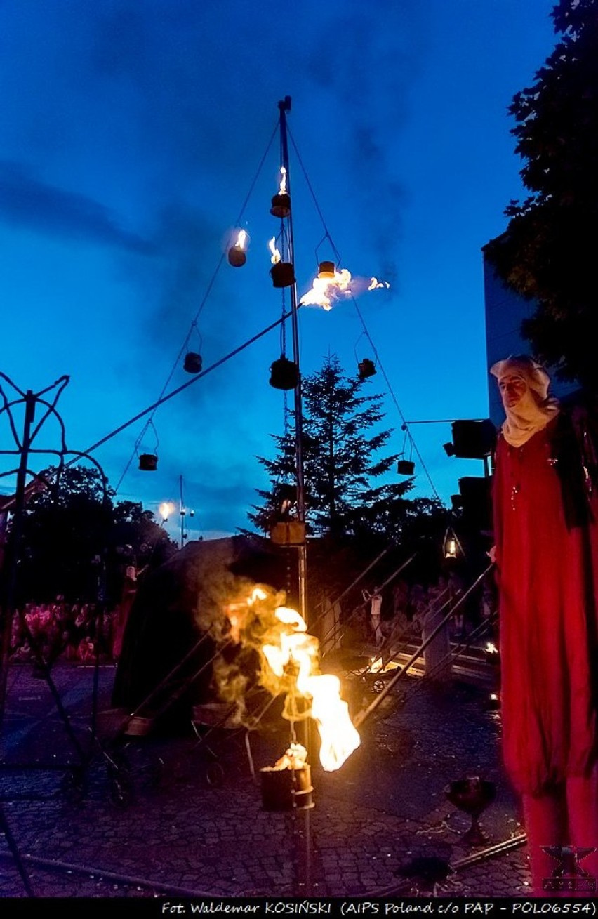 Festiwal Ulicznej Sztuki 2018 w Kwidzynie. Pokazy tańca z ogniem i światłem [ZDJĘCIA]