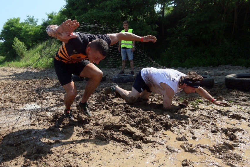 Ninja Race. W ekstremalnym biegu walczyli nie tylko z przeszkodami, ale i również potwornym upałem 