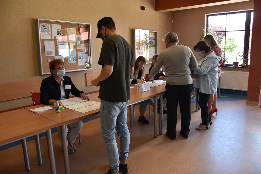 Wybory w obwodzie wyborczym nr 21 na Podlasiu w Pile. Do...