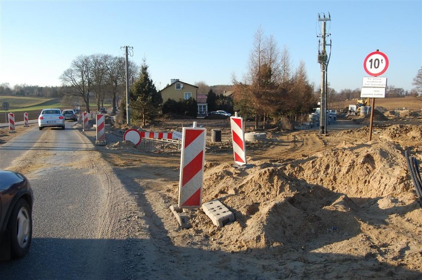Utrudnienia na drodze powiatowej w Rębiechowie - powstaje rondo przy ul. Piaskowej