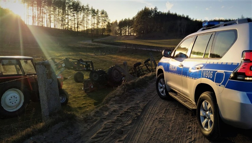 Pijany traktorzysta z gminy Lipnica wywrócił traktor z przyczepą