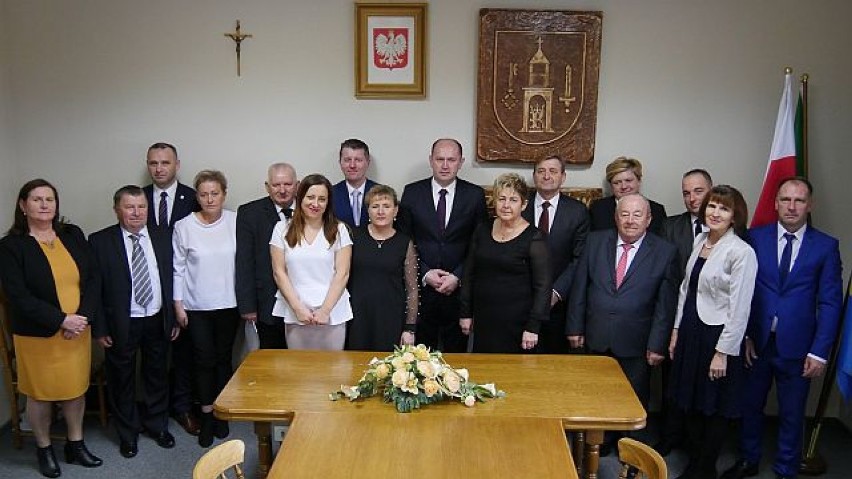 Oświadczenia majątkowe radnych gminy Szczerców. Kto najlepiej zarabia, a kto najwięcej odłożył?