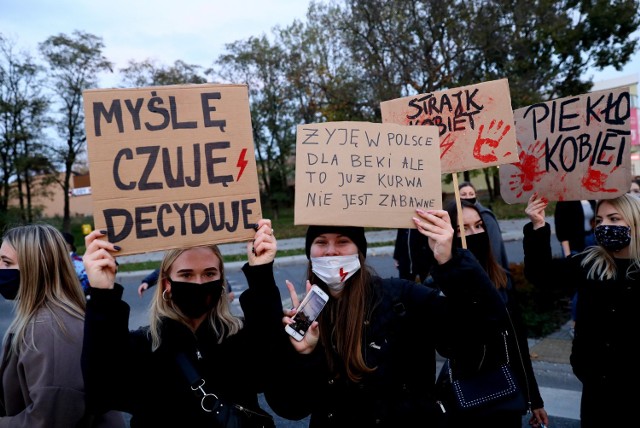 Aborcja, Piotrków: Dziewczyny blokują rondo Sulejowskie! To kolejny protest kobiet w Piotrkowie, tym razem ph. "BLOKADA"