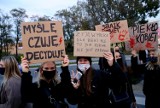 Aborcja, Piotrków: Dziewczyny zablokowały rondo Sulejowskie! To kolejny protest kobiet w Piotrkowie, 26.10 ph. "BLOKADA" [ZDJĘCIA, FILMY]