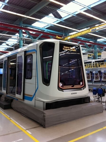 Siemens pokazał nowe wagony Inspiro, które będą wozić pasażerów warszawskiego metra [ZDJĘCIA]