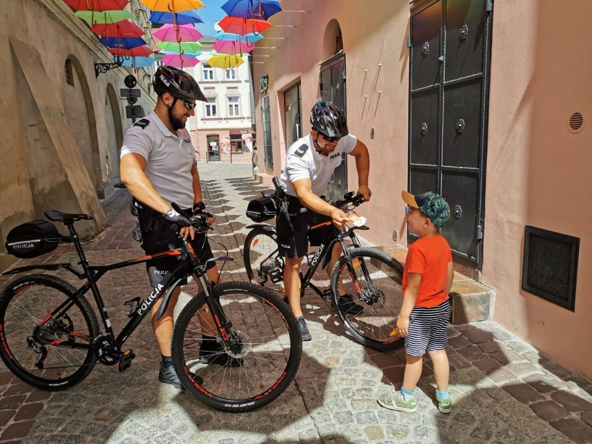 Policyjne patrole rowerowe można w Tarnowie spotkać w...